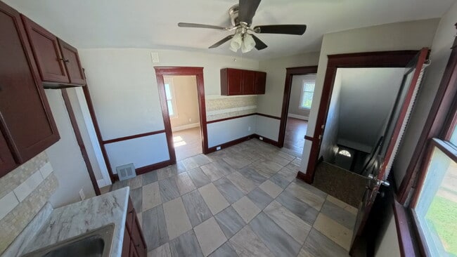 Building Photo - New Fridge & Stove Included!