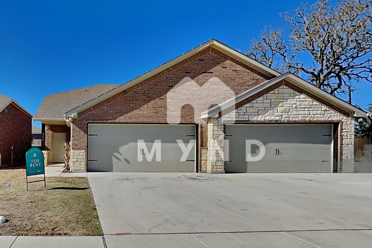 803 Rolling Terrace Circle Townhome Rentals in Granbury TX