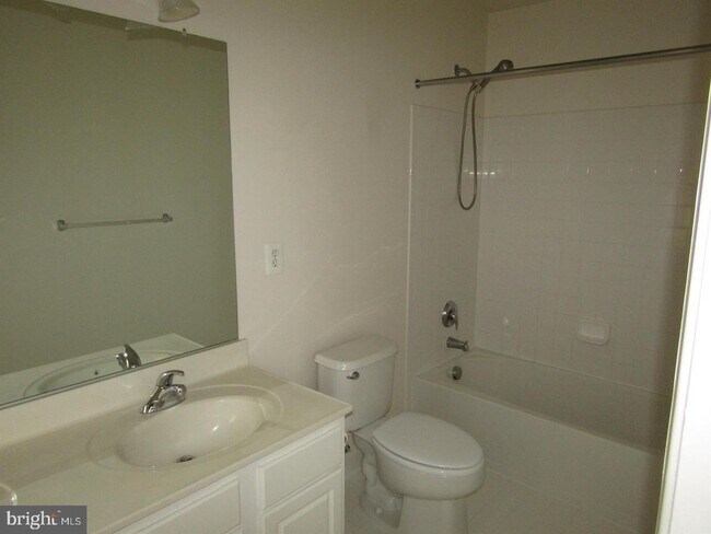 Foto del edificio - 12946 Clarksburg Square Rd