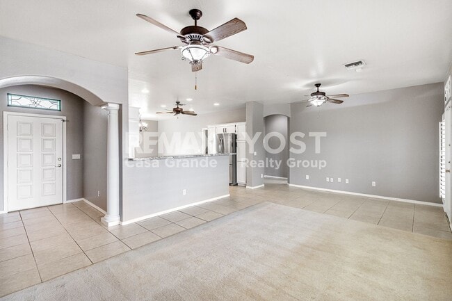 Building Photo - Cozy home on large lot with pool and Solar!