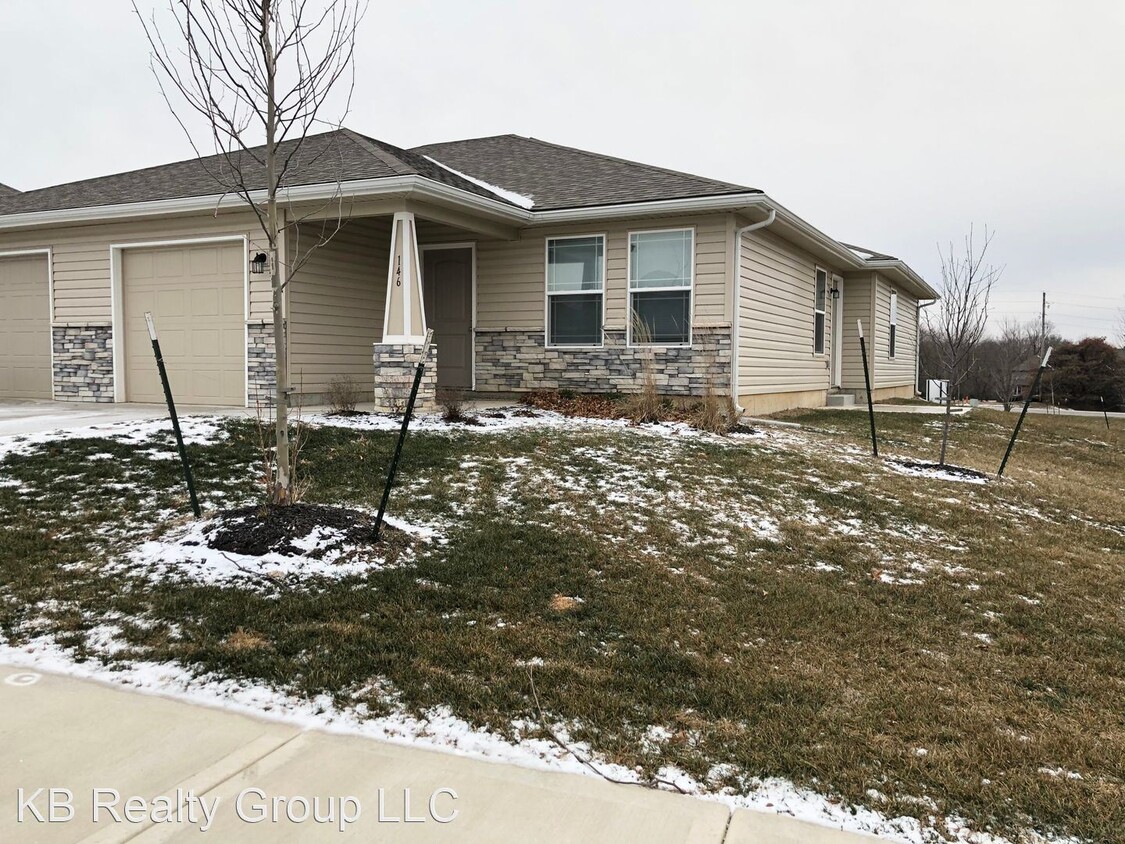 146 SW Little Garden Ln, Blue Springs, MO 64064 House for Rent in