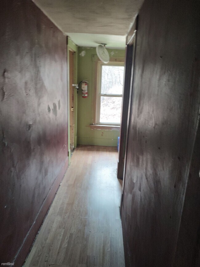 Building Photo - 3 br, 1 bath House - 130 South Pickering S...