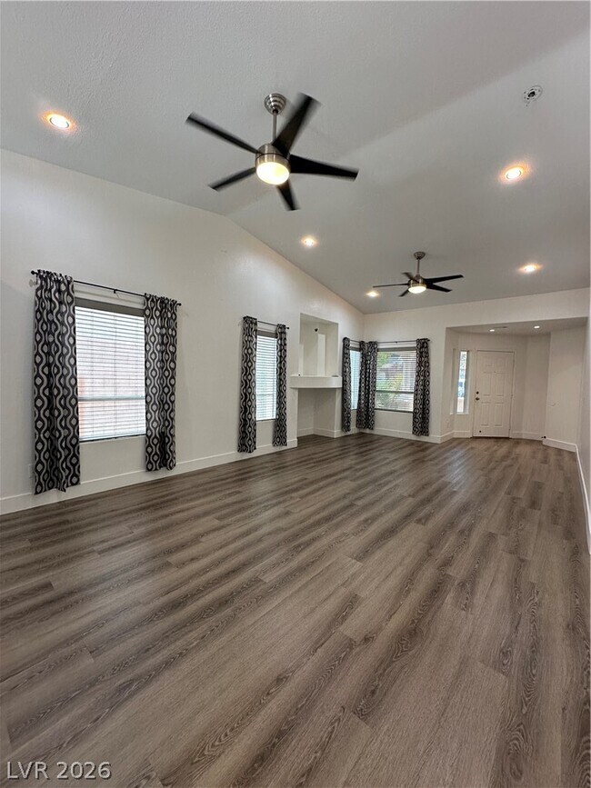 Foto del edificio - 1515 Emerald Peak Ave