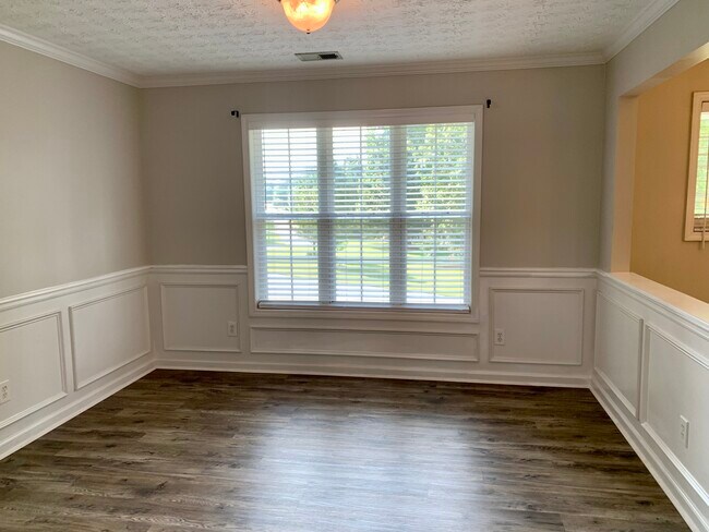 Building Photo - 572 Saddle Ridge Dr