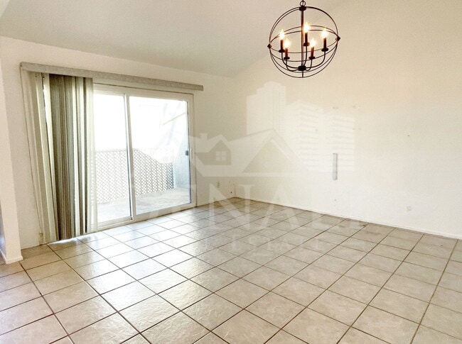 Foto del edificio - 822 S Langley Ave