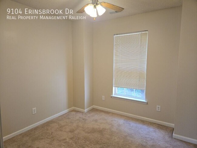 Foto del edificio - 9104 Erinsbrook Dr