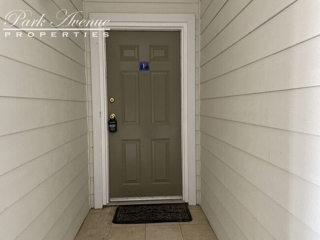 Building Photo - 2029 Silvercrest Dr
