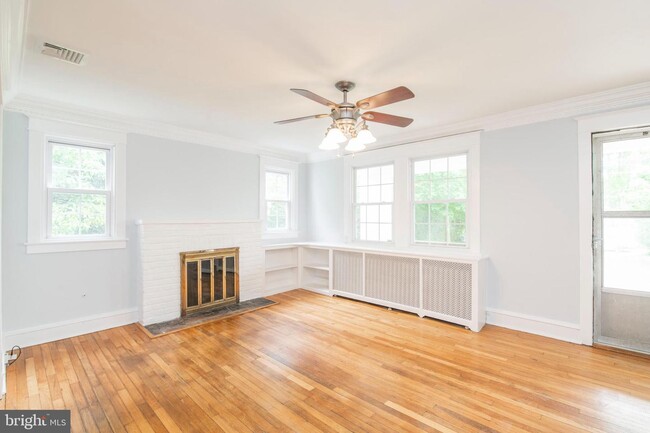 Building Photo - 323 N Narberth Ave