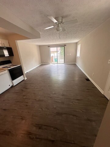 Primary Photo - 319 Willowbrooke Dr