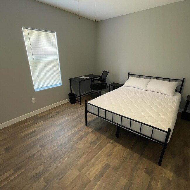 Building Photo - 427 E Southcross Blvd