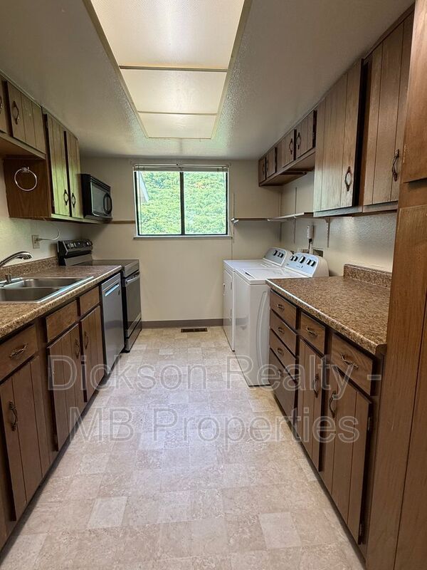 Building Photo - 3485 Rosalinda Dr
