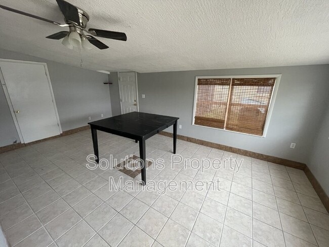 Foto del edificio - 2466 Pepper Ave