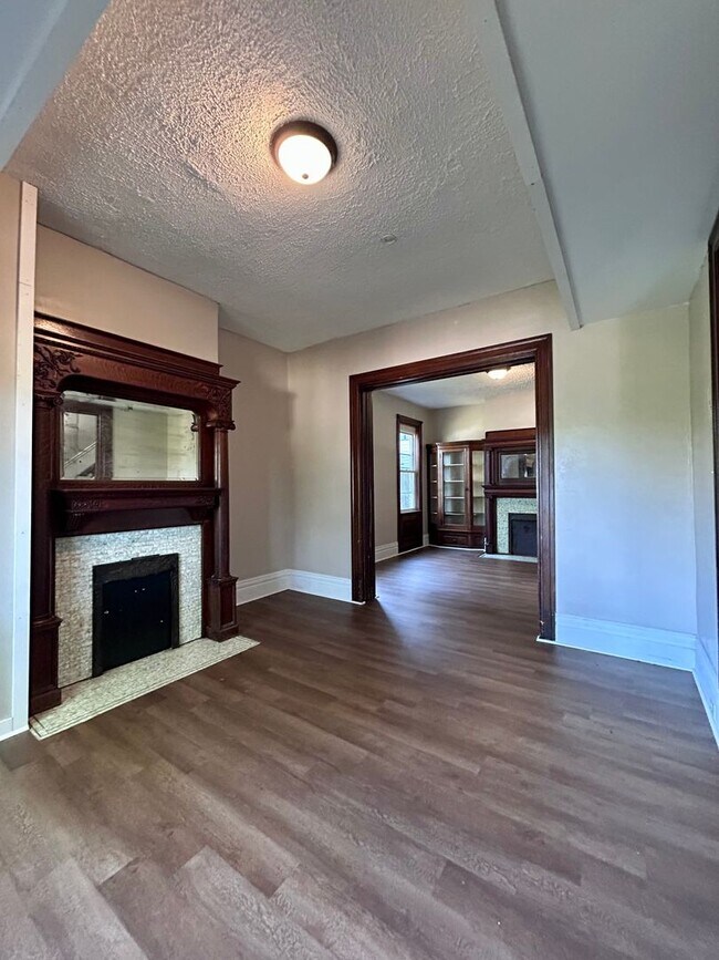 Foto del edificio - Spacious 4-Bedroom House Near Brighton Hei...