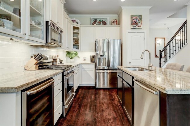 Foto del edificio - 5805 Larkin St