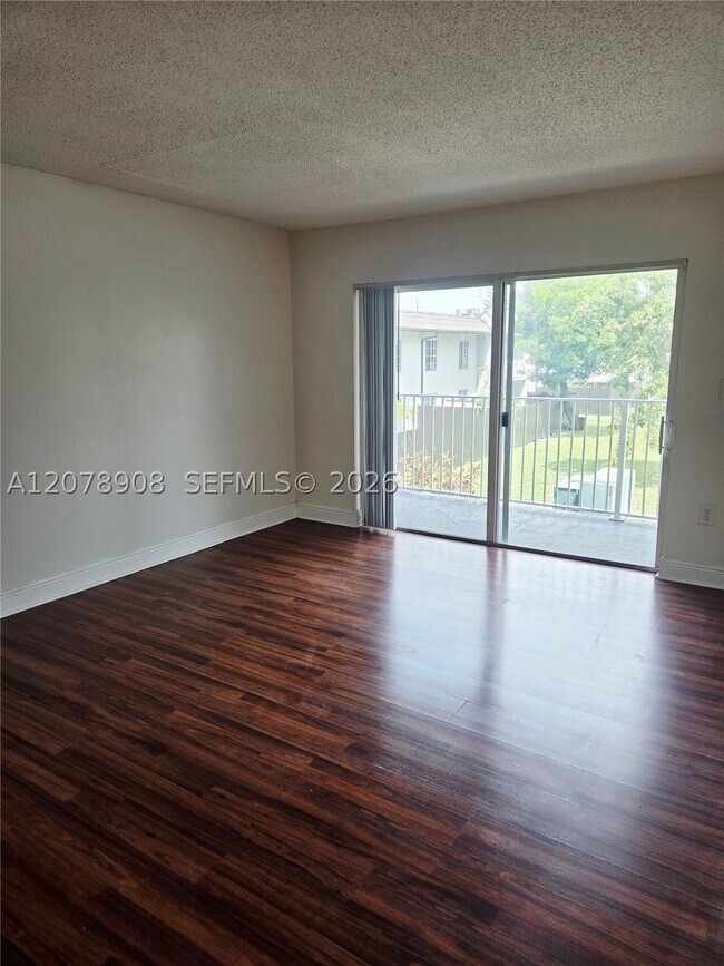 Foto del edificio - 4910 NW 79th Ave