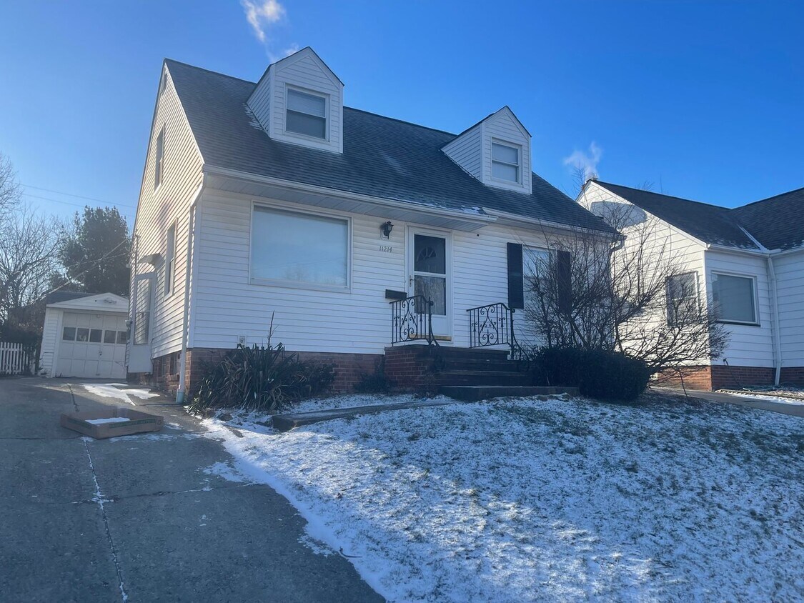 Primary Photo - 11214 Mountview Ave