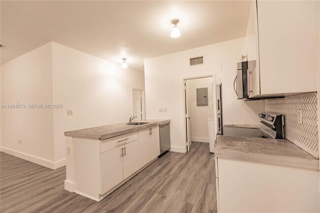 Foto del edificio - 445 NW 77th St