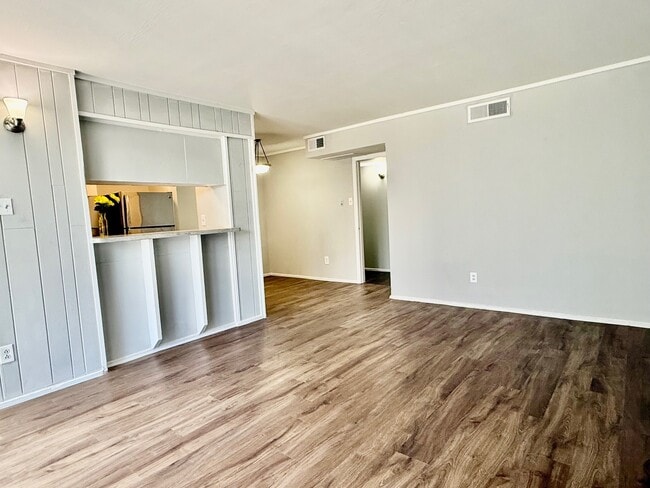 Building Photo - 1000 Heights Blvd