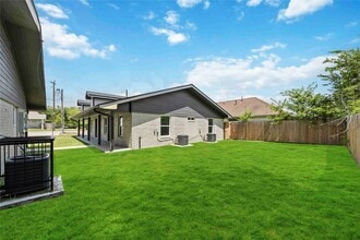 Building Photo - 8215 Lawler St