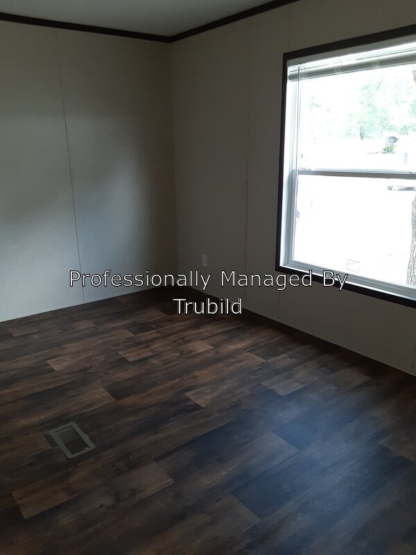 Building Photo - 411 Overlook Point NE