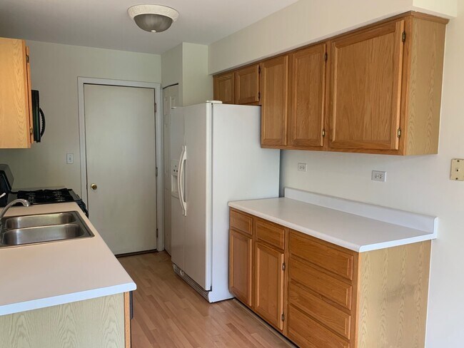 Building Photo - 324 S Valor Ct