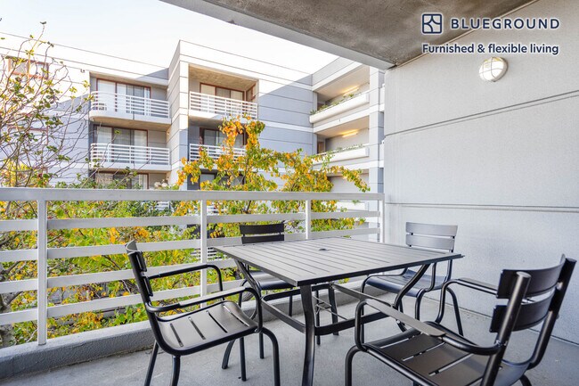 Foto del edificio - 20350 Stevens Creek Blvd