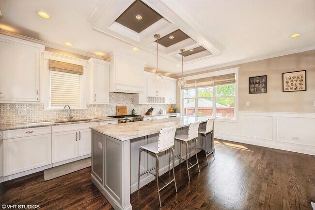 Foto del edificio - 3120 N Leavitt St
