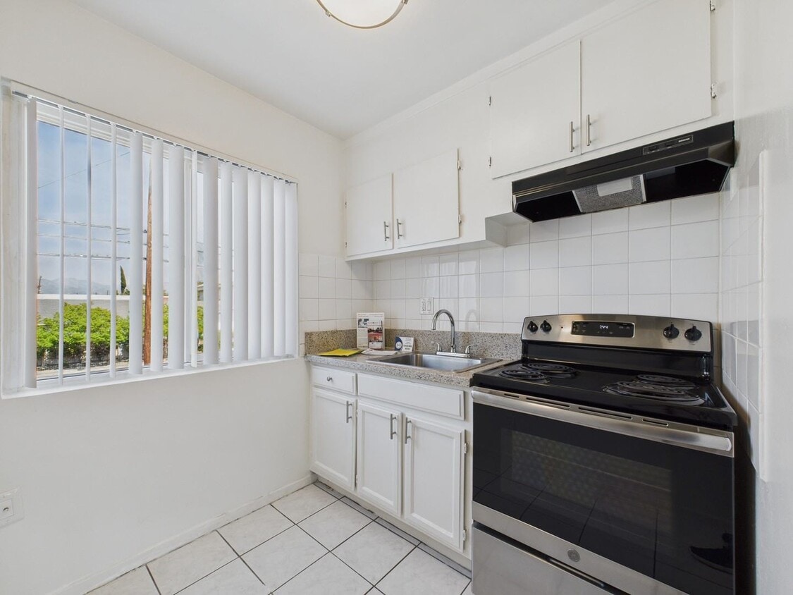 Primary Photo - Woodman Apartments