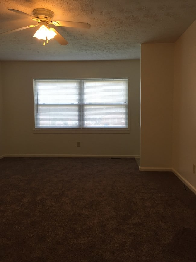 Living Room - 20 White Cir