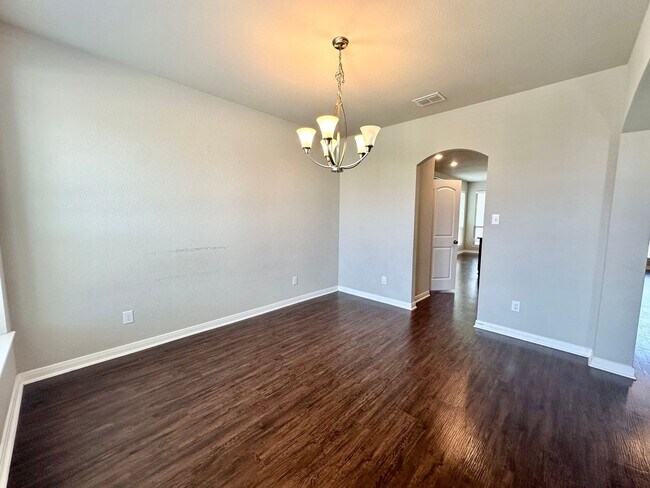 Foto del edificio - Coming Soon! Pet-Friendly 4-Bedroom Home with Loft, Covered Patio & Modern Finishes