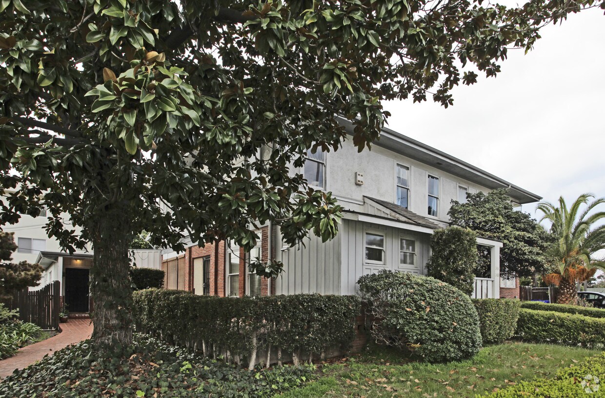 Foto del edificio - 248 Nutmeg St