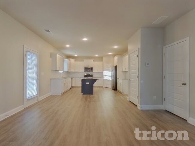 Building Photo - 8951 Callaway Dr