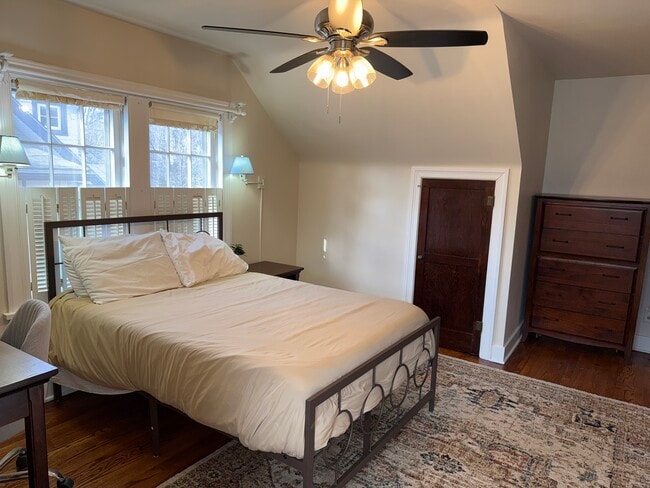 Building Photo - 612 W Washington St