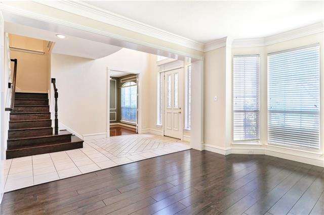 Foto del edificio - 404 Parkwood Ct