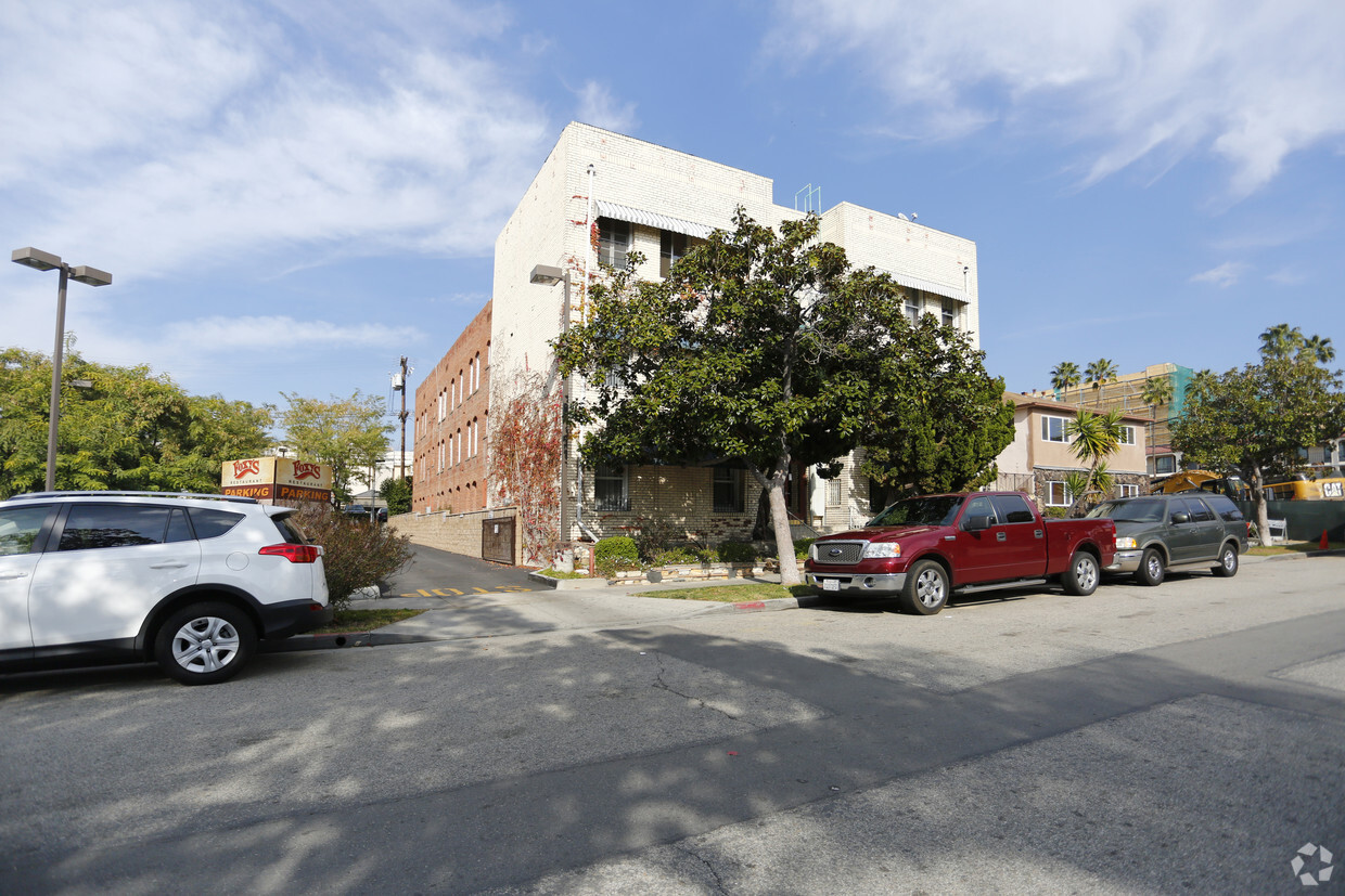 Building Photo - Glen-air Apartments