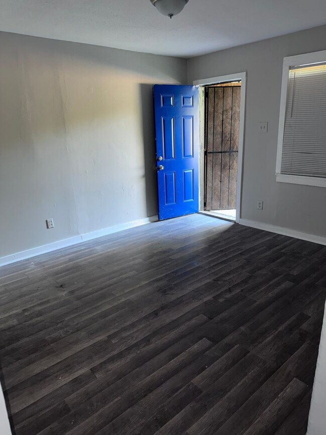 Building Photo - 1235 Latham St