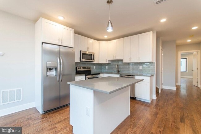 Building Photo - 814 N Uber St