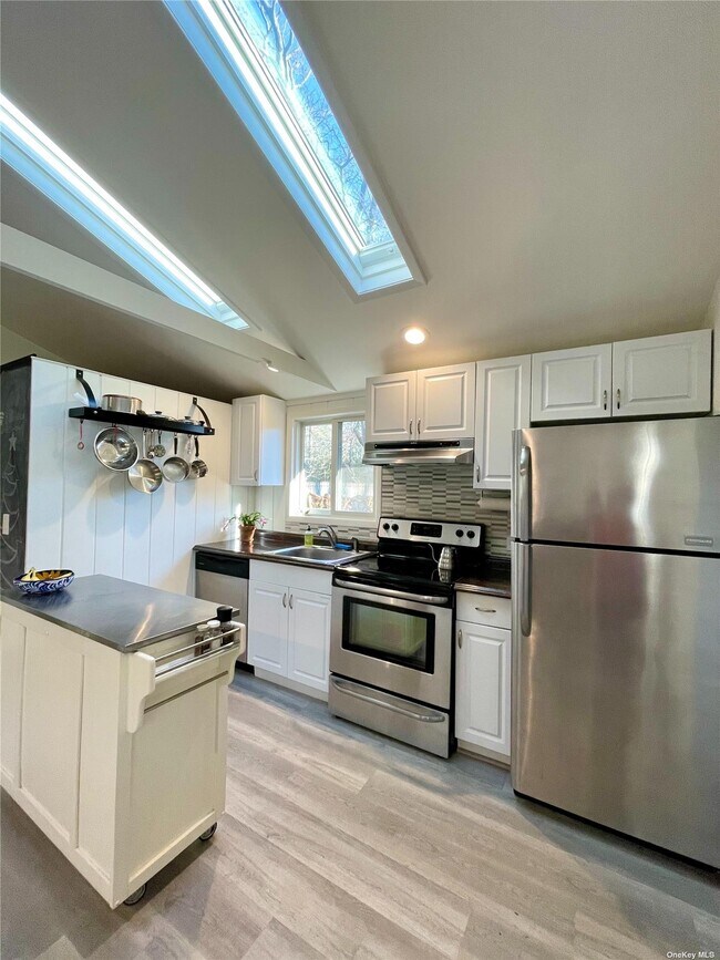 Foto del edificio - 1160 Paradise Shores Rd