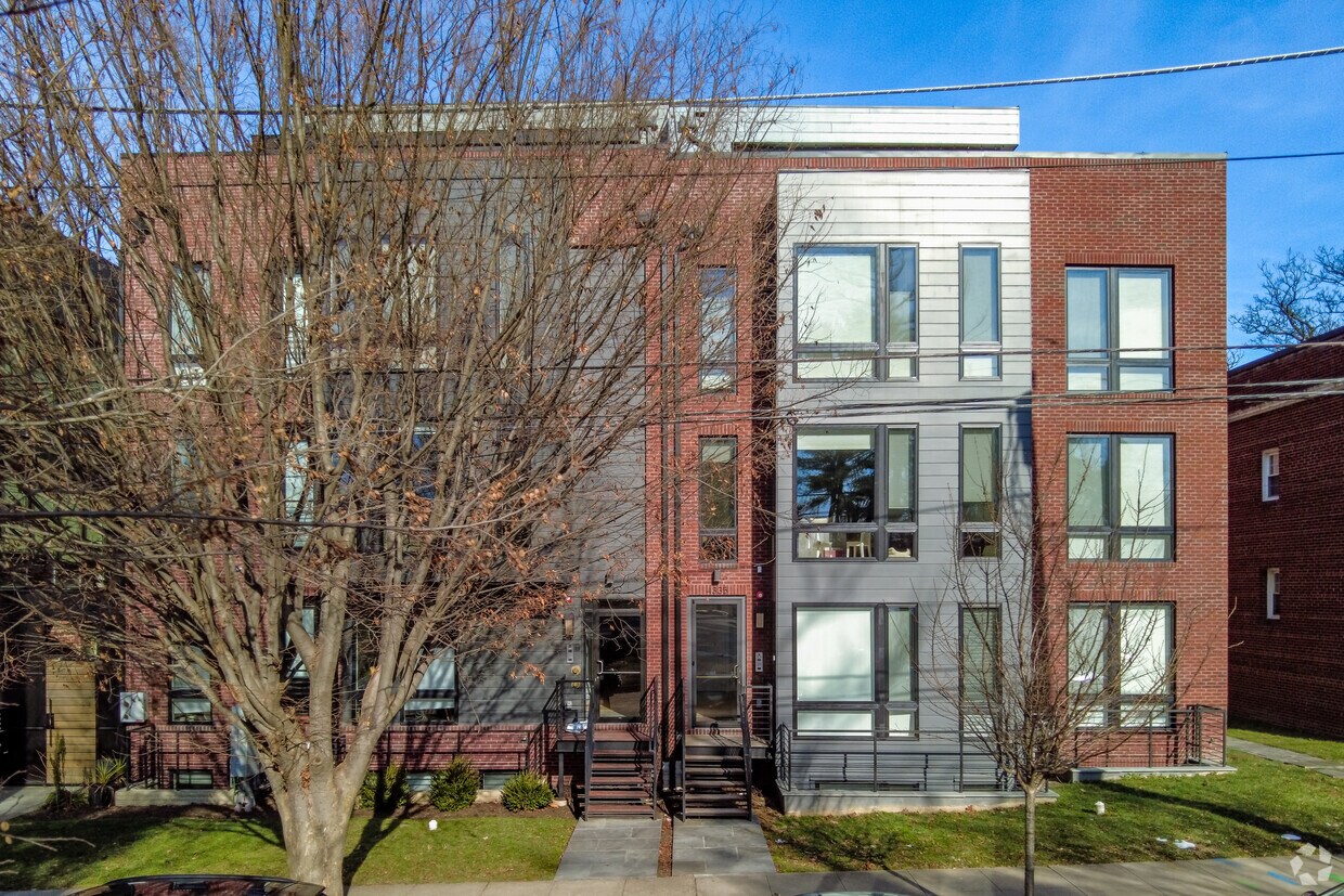 Foto del edificio - 4339 Harrison St