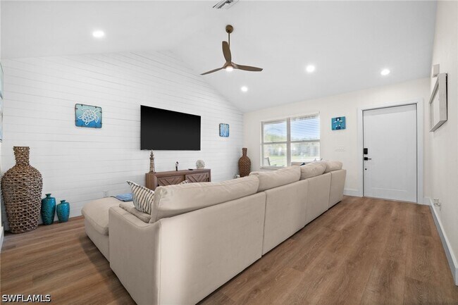 Foto del edificio - 738 95th Ave N