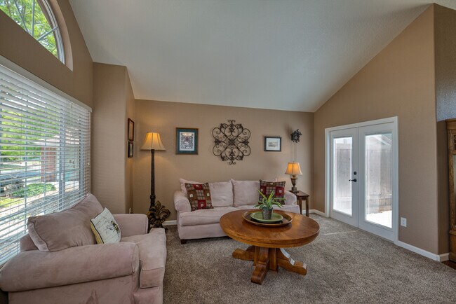 Building Photo - 15184 Reynosa Dr