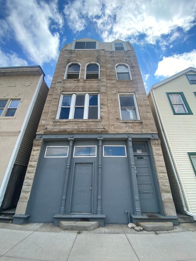 Building Photo - 1951 S Canalport Ave