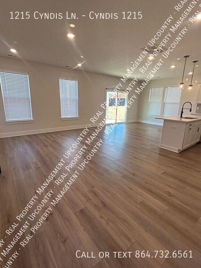 Foto del edificio - 1215 Cyndis Ln