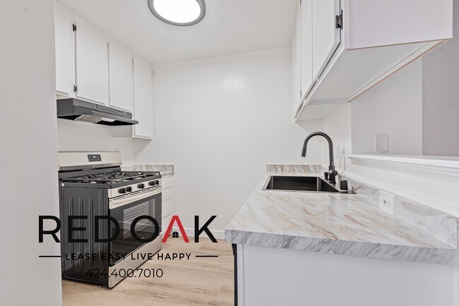 Foto del edificio - 8309 Cedros Ave