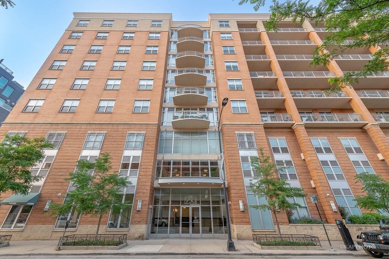 Primary Photo - 950 W Monroe St
