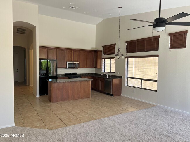 Foto del edificio - 6941 E Snowdon St