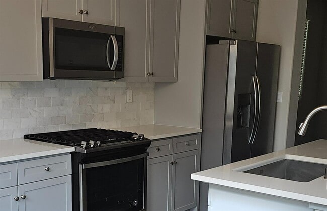 Building Photo - 6211 E Sasha Dr