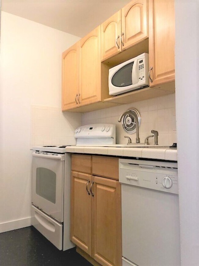 Interior Photo - Bellevue Manor