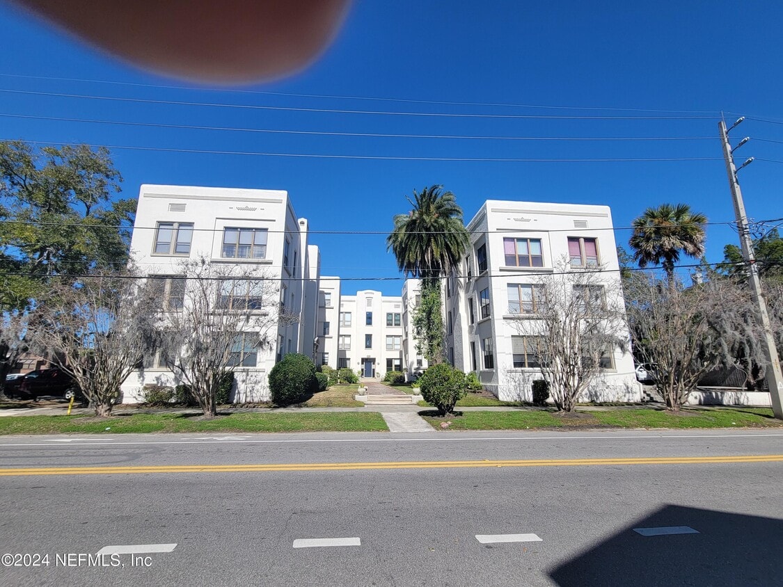 Primary Photo - 2545 Oak St