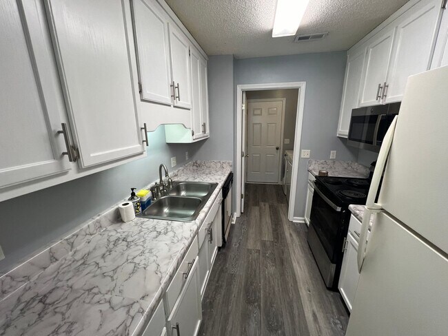 Building Photo - 3153 Achey Dr